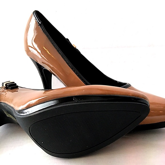 Charmed,  Carmel pumps - Picture 2 of 2