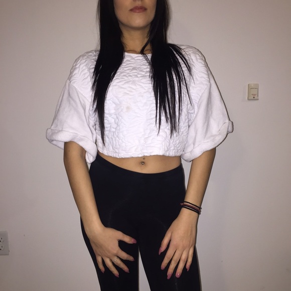 H&M Tops - Quilted white crop top