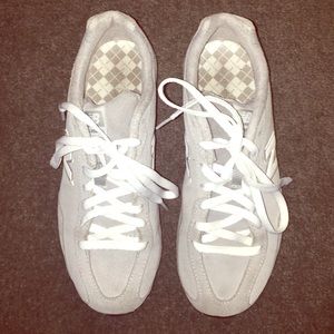 New Balance 442 sneakers