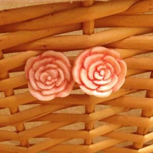 Rose stone stud earring