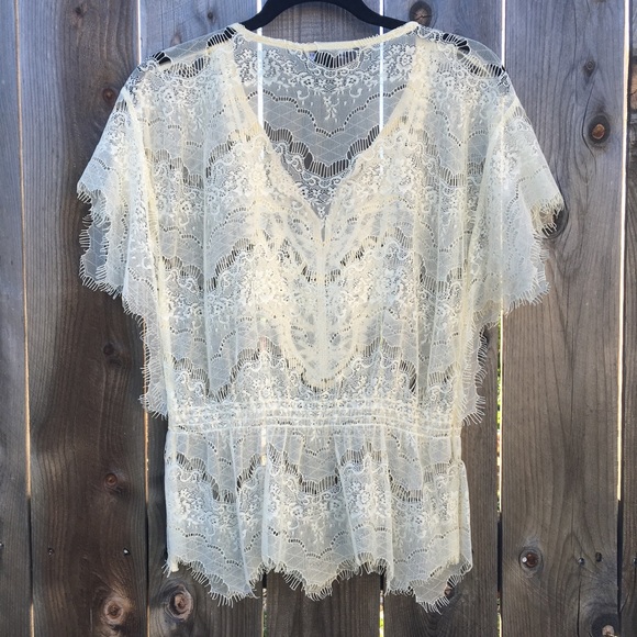 BUNDLED Ivory Floral Top - Picture 3 of 3