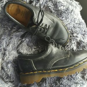 Doc Martens 5 hole oxfords