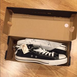 NWT men's black converse size 9.5.