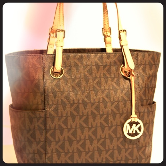 ISO MK TOTE!!!! 👀