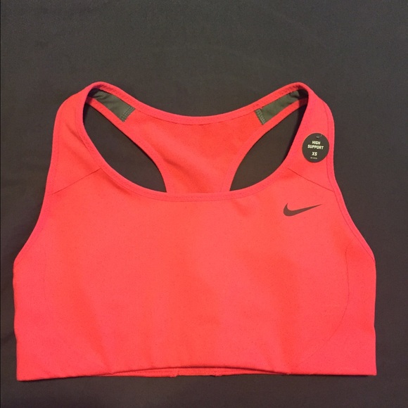Nike Tops - 🎉🎉Nike dri-fit sports bra🎉🎉