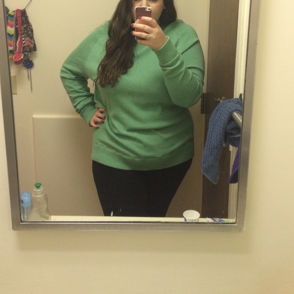 Green sweater - Picture 4 of 4