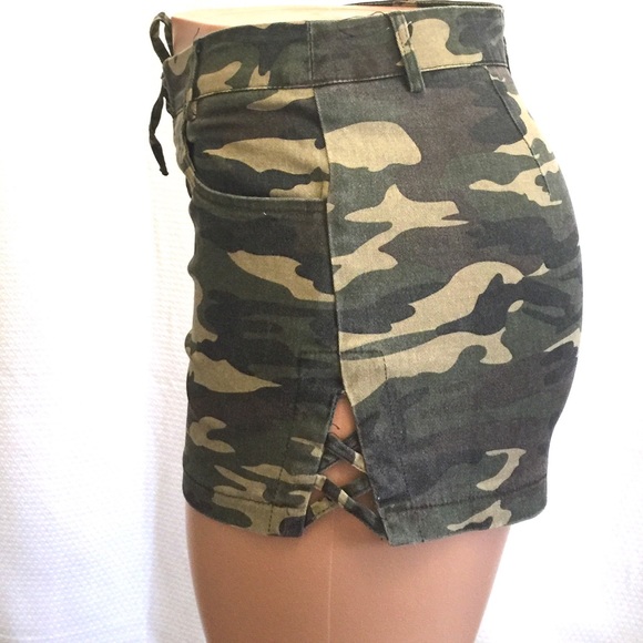 Tea & Cup Military Print Shorts - Picture 2 of 4