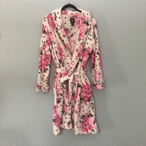 NWOT Plush Robe