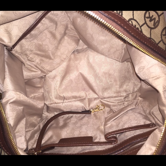 MK logo purse❌SALE❌only today - Picture 2 of 3