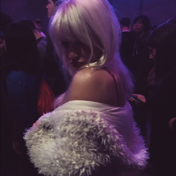 Meet your Posher, Averee - Picture 2 of 2