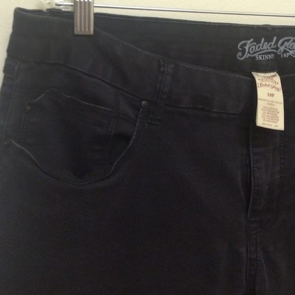 Black capri's - Picture 2 of 3