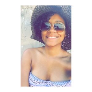 Meet your Posher, Reinessa