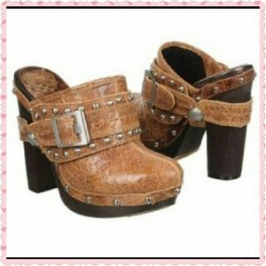 Vince Camuto. Gorgeous platform Clogs