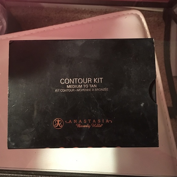 Anastasia Beverly Hills contour kit- med/tan