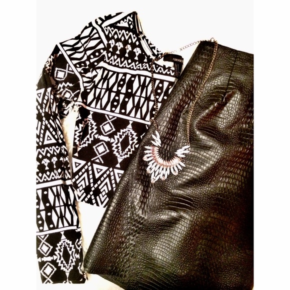 Forever 21 long sleeve crop top - Picture 3 of 5