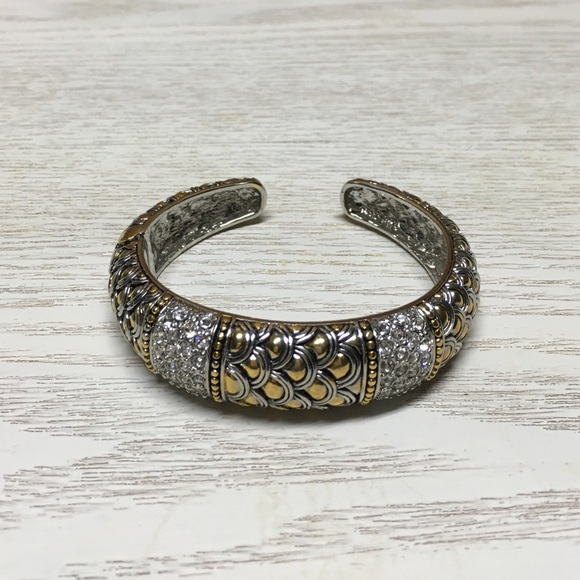 Y2K Bangle w scallop detail & crystal Saks Fifth Ave - Picture 2 of 4