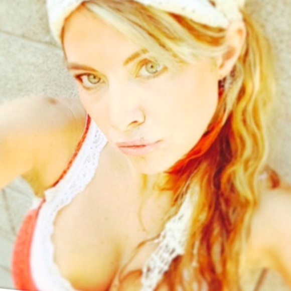 Meet your Posher, Olivia - Picture 2 of 4