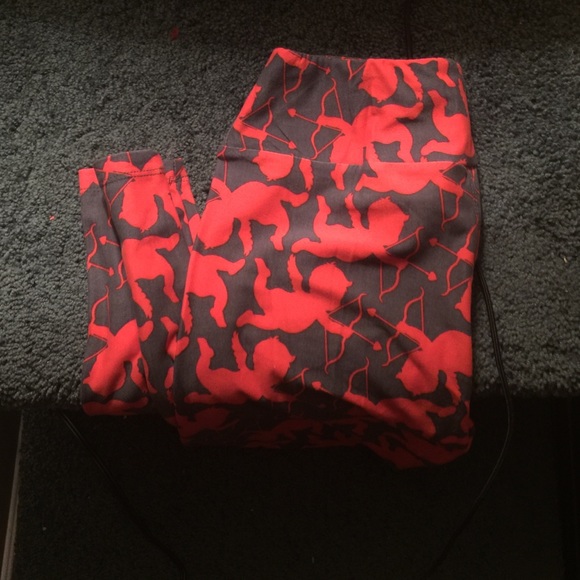 Nwot lularoe Cupid leggings grey and red soft