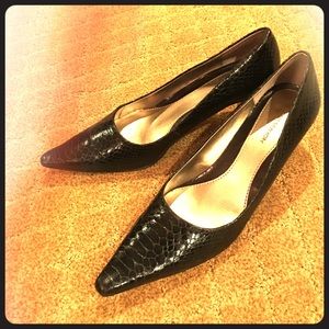 Black snake print kitten heel pumps