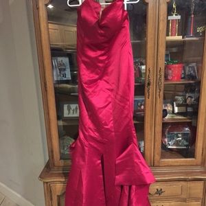 New long mermaid style dress w/ Ruffles at bottom