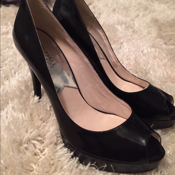 Micheal Kors Leather Pumps