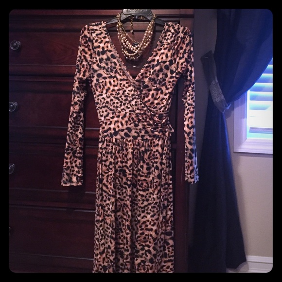 Sexy long sleeve leopard dress-Flattering!