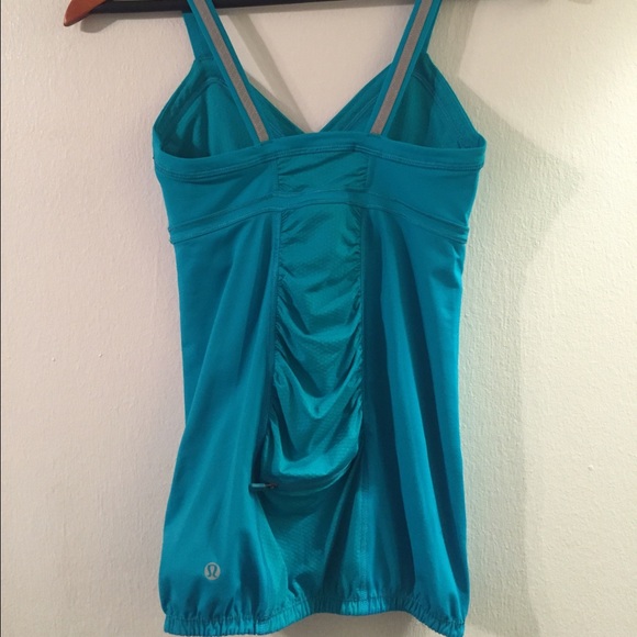 Lululemon Workout Tank in Turquoise - Picture 2 of 3
