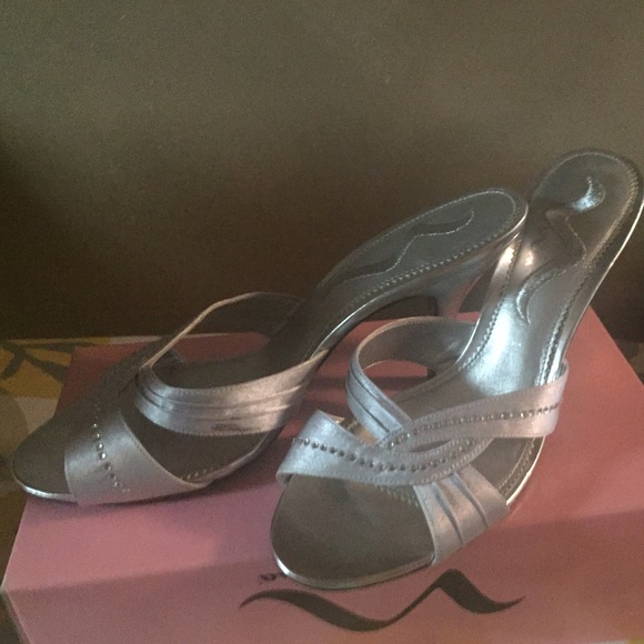 Nina Heels - Picture 2 of 4