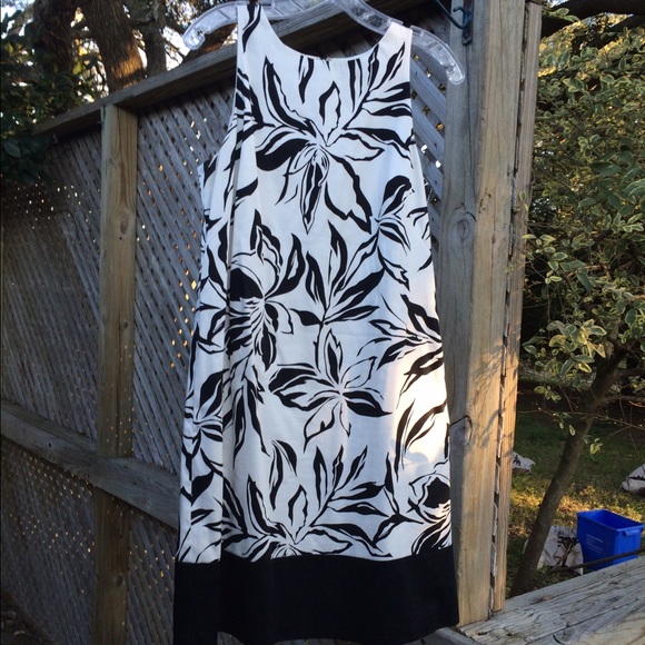 Chaps B&W Sleeveless Dress