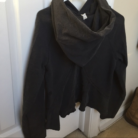 Lululemon Pull Me Over Hoodie - Picture 2 of 4