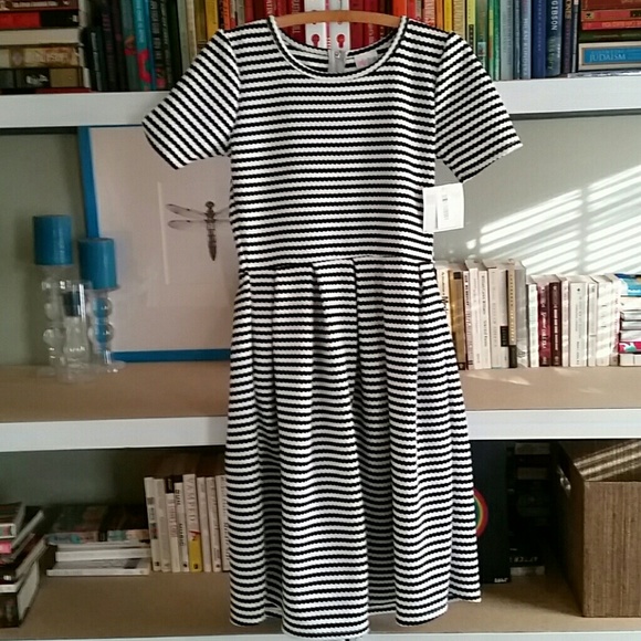 NWT - Lularoe Amelia