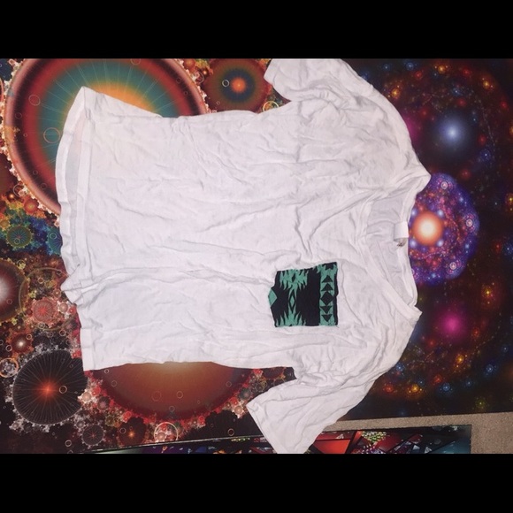 White flow/stretchy material with Aztec pocket - Picture 1 of 1
