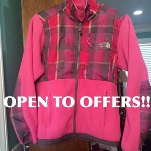 SOLD-💐Cute Plaid Northface💐