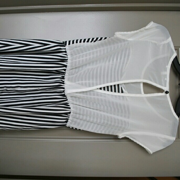 Black and white striped dress - Picture 3 of 3
