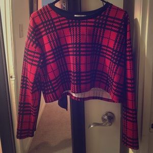 Long-Sleeve Red&Blk Crop Top😍 perfect for SPRING!