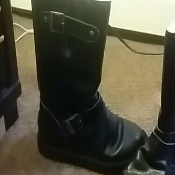 Boots - Picture 2 of 3