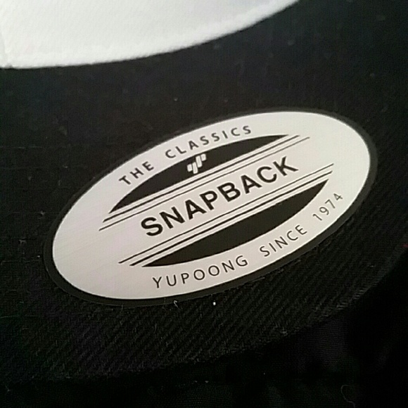 Captains Club Adjustable Snap back - Picture 3 of 3