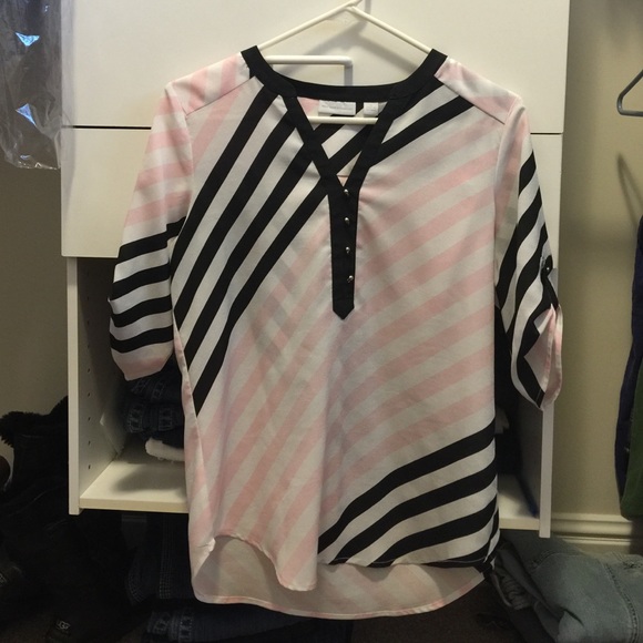 New York & company pink, black and white top