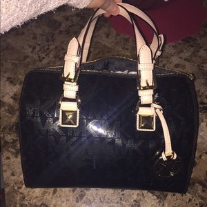 Michael Kors Bags - Michael Kors Grayson Medium satchel Michael Kors Bags - Michael Kors Grayson Medium satchel