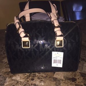 Michael Kors Bags - Michael Kors Grayson Medium satchel Michael Kors Bags - Michael Kors Grayson Medium satchel