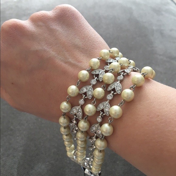 Gorgeous Pearl Earring and Bracelet Set!! - Picture 2 of 3