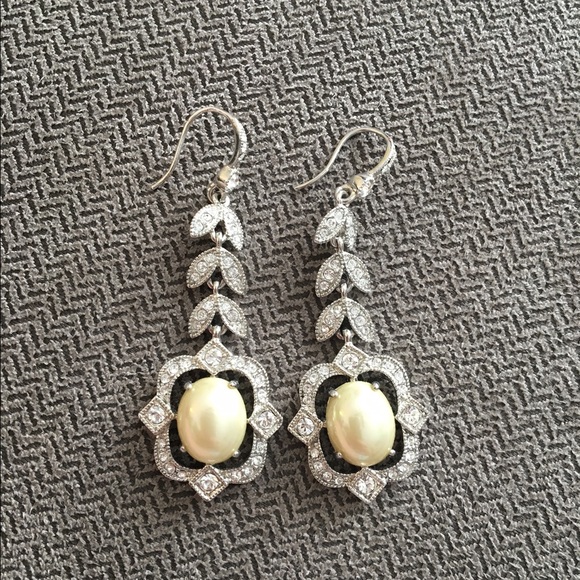 Gorgeous Pearl Earring and Bracelet Set!! - Picture 3 of 3