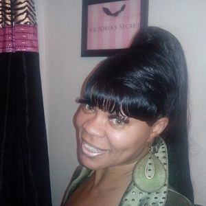 Meet your Posher, Raquel