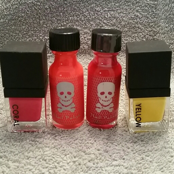 4 Hot Topic Nail polishes