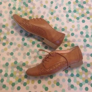 Tan Bass Perforated Oxfords