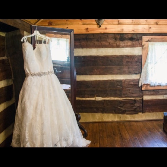 Dresses & Skirts - Lace wedding dress