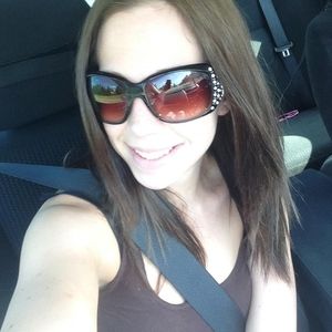 Meet your Posher, Brooke