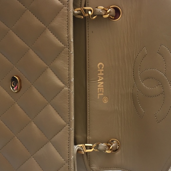 Authentic Nude Vintage Chanel Bag - Picture 3 of 4