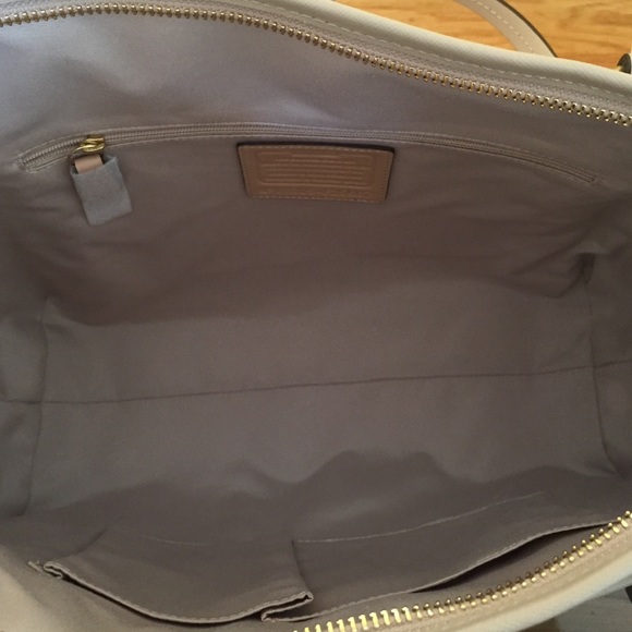 🔴TRADED🔴 NWT Coach Peyton Saffiano Tote - Picture 3 of 4