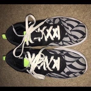 Nike tennisshoes size 6 women's